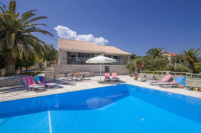 Villa Petra by Villa Plus